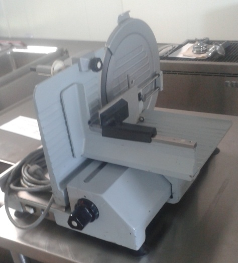 Nářezový stroj NS 301