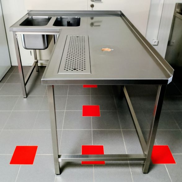 Výčepní stůl rohový